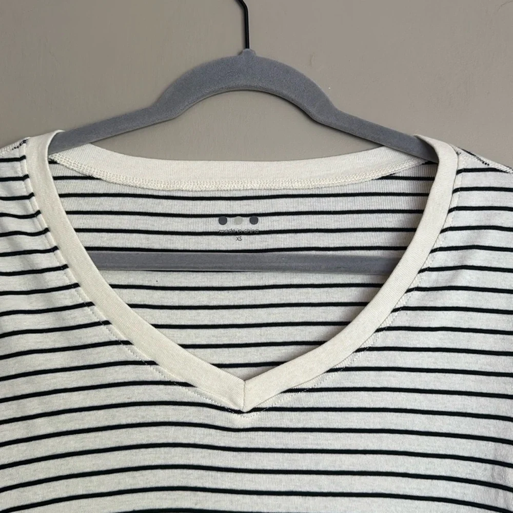 NWT- Three Dots vneck 3/4 sleeve striped shirt Egret & black striped, size XS - Picture 2 of 10